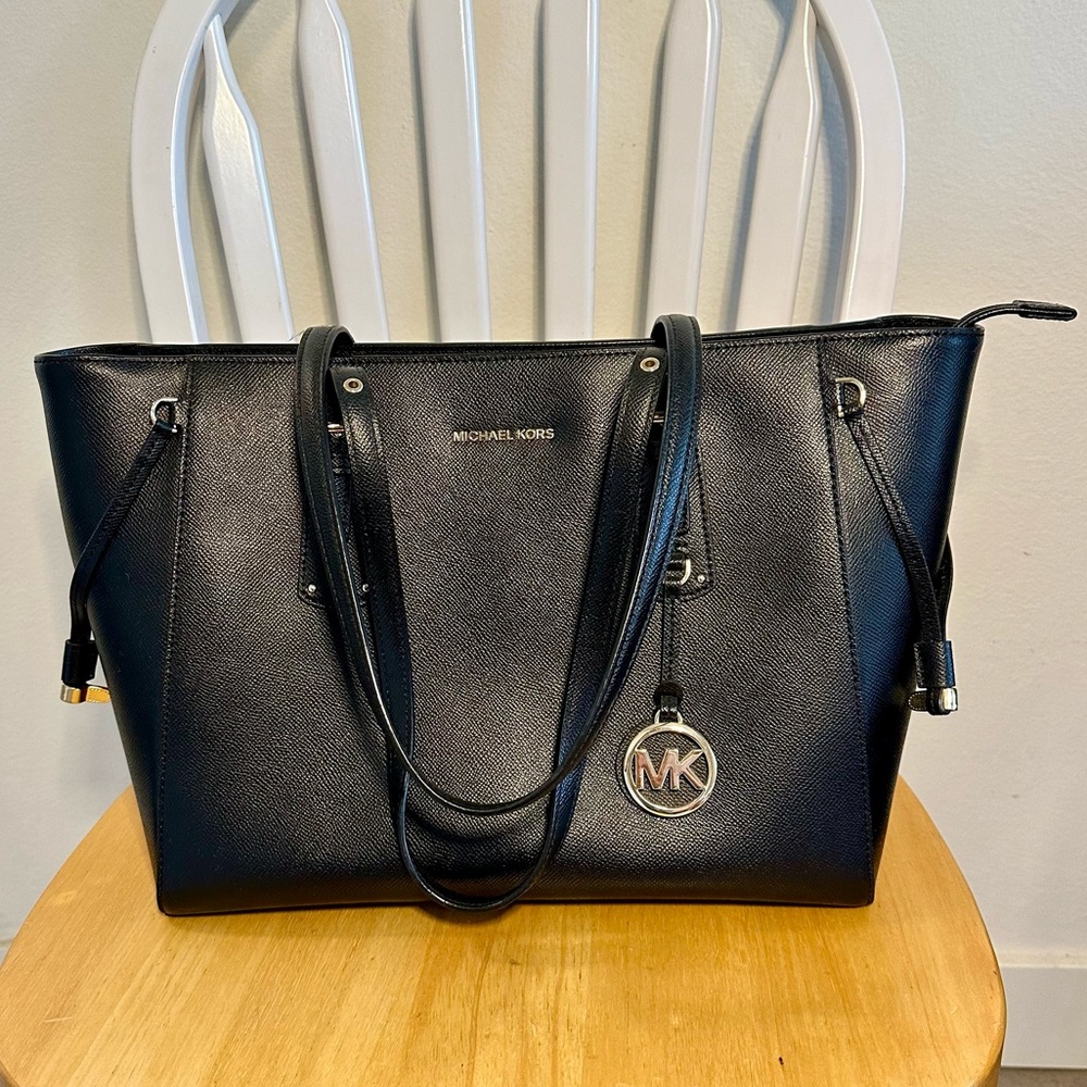 Michael Kors Voyager Medium Crossgrain Leather Tote Bag Black Gold Hardware